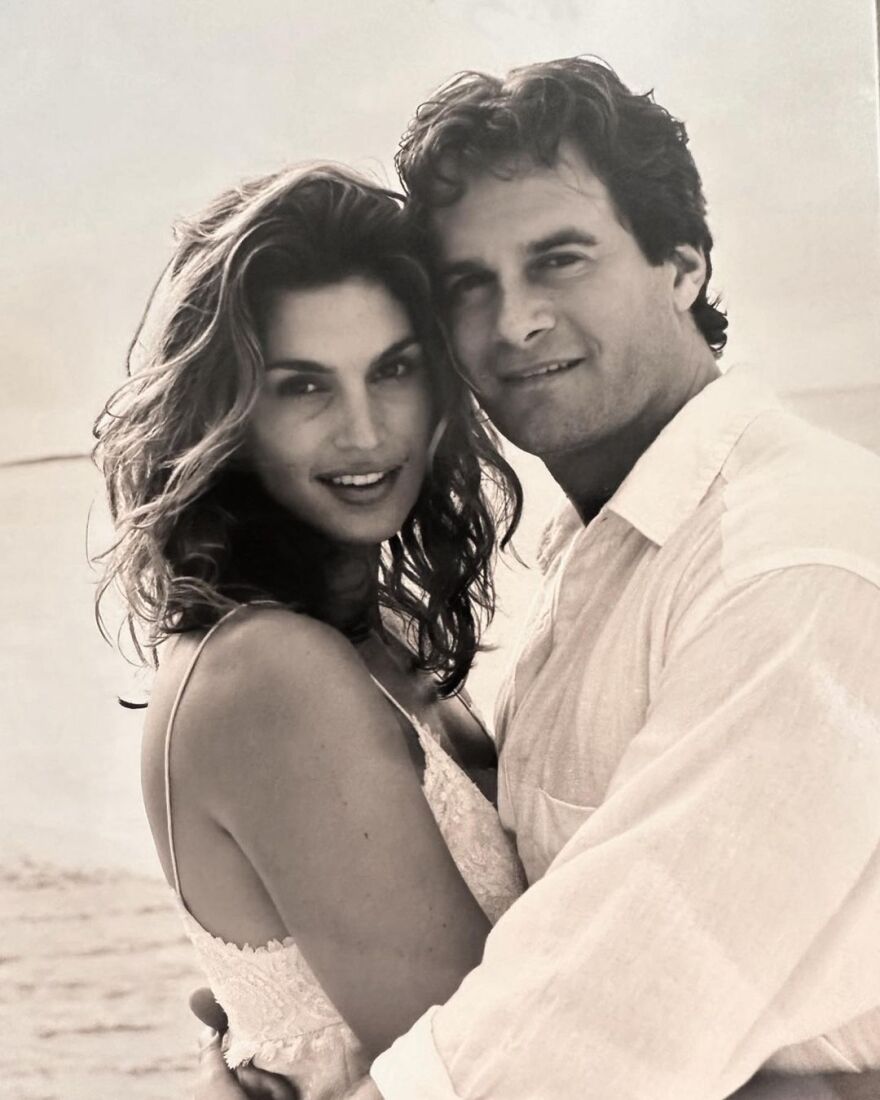 Σίντι Κρόφορντ: Γιόρτασε 25 χρόνια γάμου