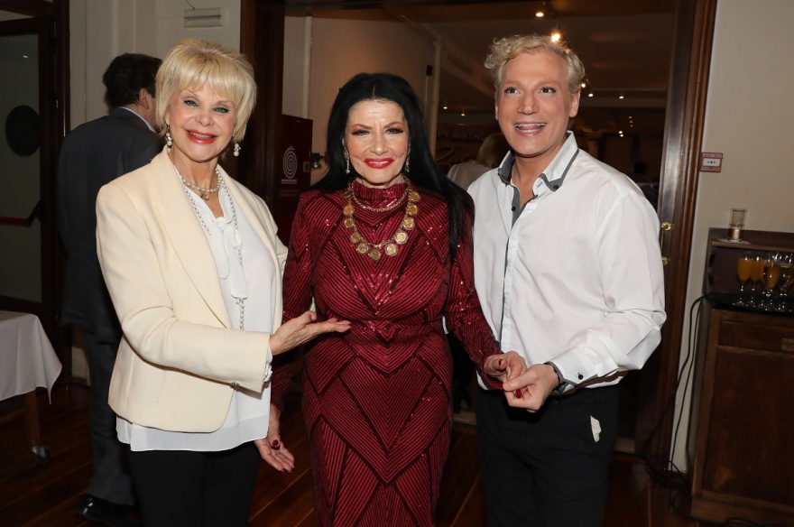 Ζωζώ Σαπουντζάκη: Δείτε φωτογραφίες από το πάρτι για τα 90α γενέθλιά της