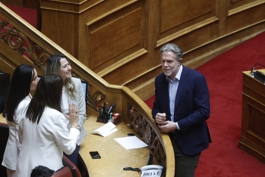 Εκλογές 2023 -  Επανεξελέγη πρόεδρος της Βουλής με 270 ψήφους ο Τασούλας 