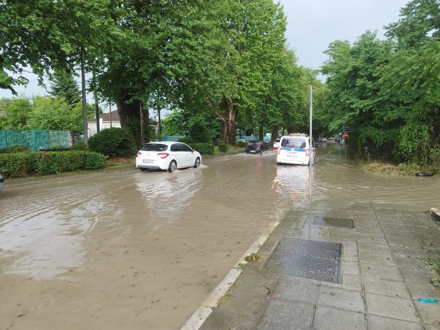 Ιωάννινα: Πλημμύρισαν οι δρόμοι έπειτα από ξαφνικό μπουρίνι - Δείτε βίντεο