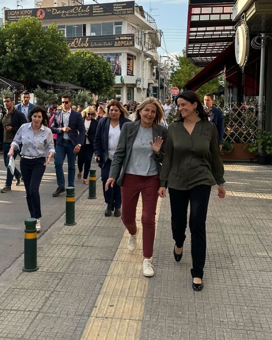 Ο καφές της Μαρέβας Γκραμπόφσκι με γυναίκες της ΝΔ πριν την ομιλία Μητσοτάκη στο Περιστέρι - Δείτε φωτογραφίες