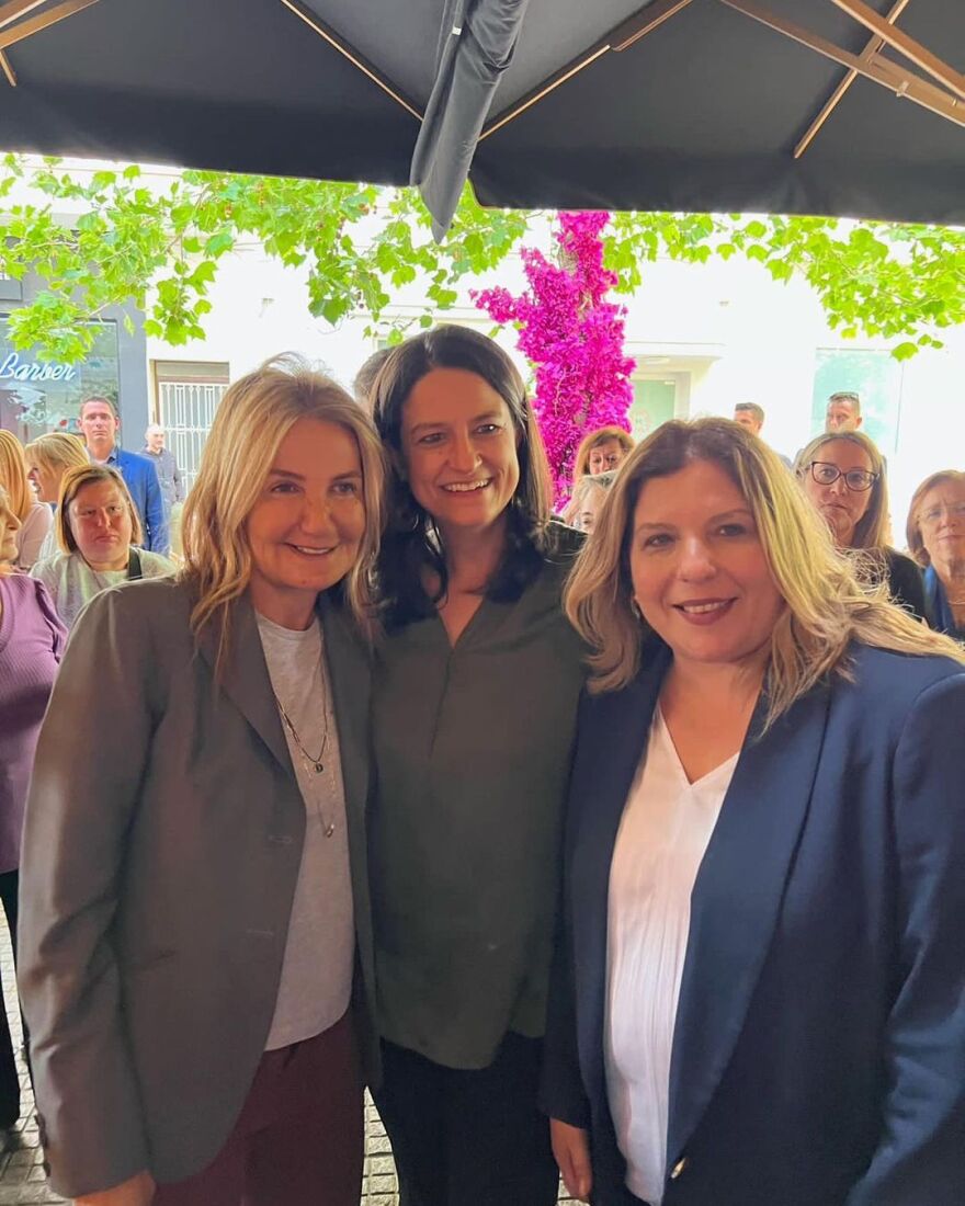 Ο καφές της Μαρέβας Γκραμπόφσκι με γυναίκες της ΝΔ πριν την ομιλία Μητσοτάκη στο Περιστέρι - Δείτε φωτογραφίες