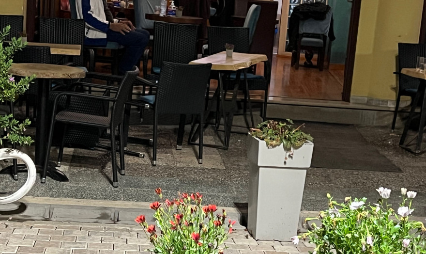 Αγρίνιο: Μαχαιρώματα σε καφετέρια - Τραυματίστηκε στον πνεύμονα ένας 52χρονος