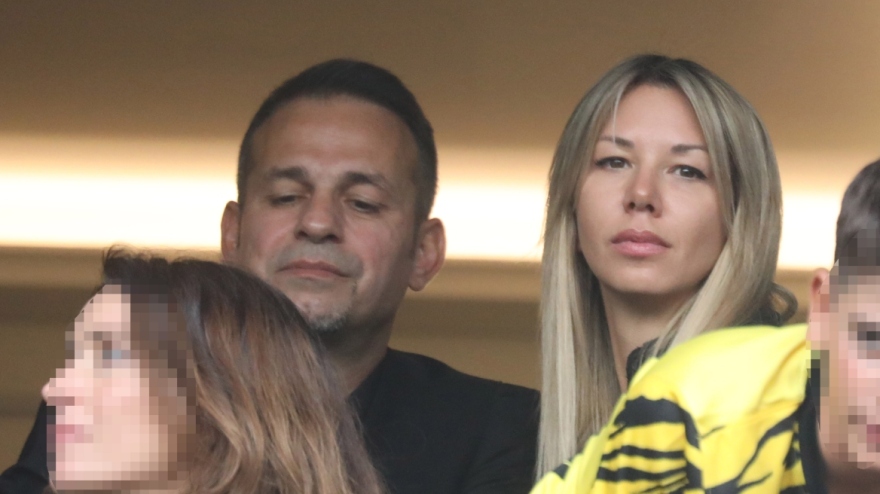 Ντέμης Νικολαΐδης: Ποζάρει για πρώτη φορά αγκαλιά με τη σύντροφο και την κόρη του