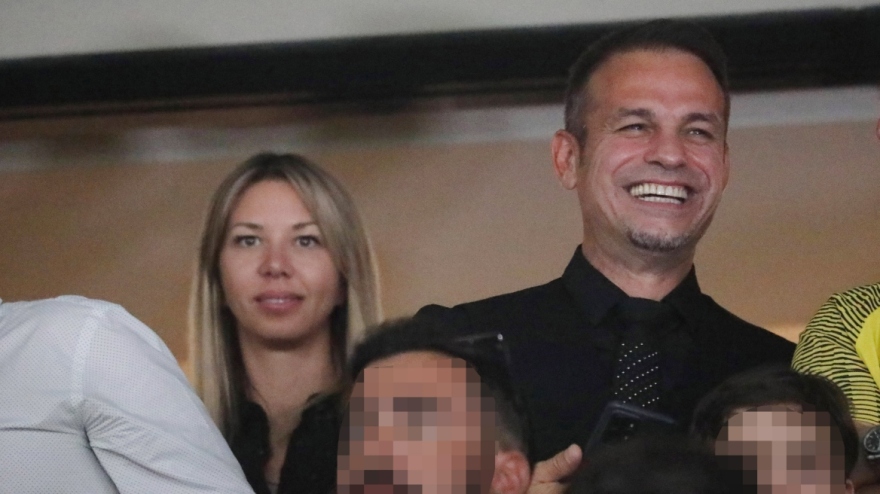 Ντέμης Νικολαΐδης: Ποζάρει για πρώτη φορά αγκαλιά με τη σύντροφο και την κόρη του