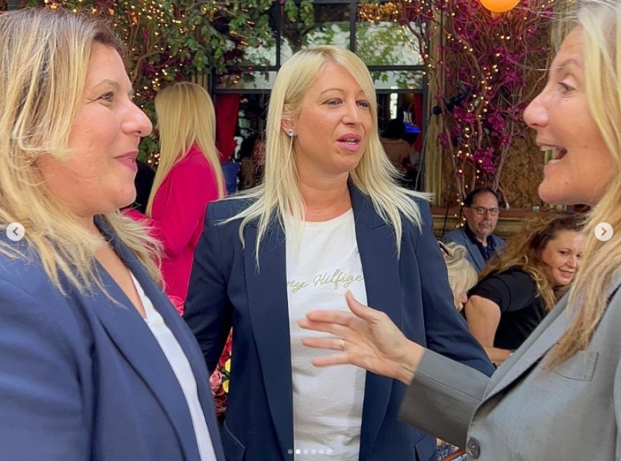 Ο καφές της Μαρέβας Γκραμπόφσκι με γυναίκες της ΝΔ πριν την ομιλία Μητσοτάκη στο Περιστέρι - Δείτε φωτογραφίες