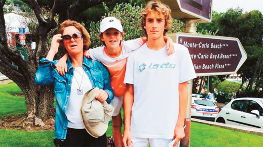 Γιατί έχει τόσα  νεύρα η οικογένεια Τσιτσιπά