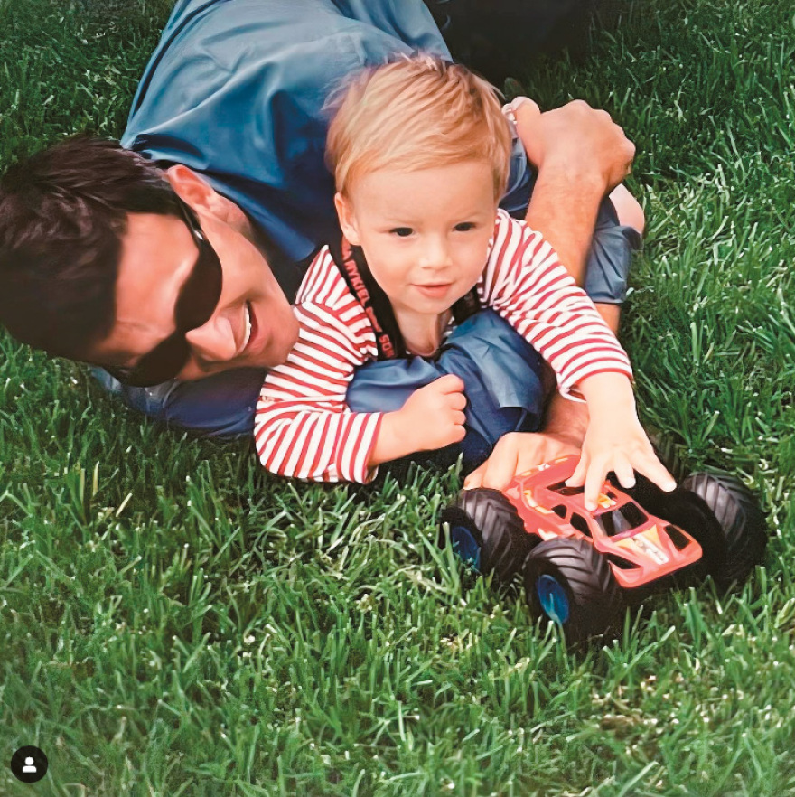 Γιατί έχει τόσα  νεύρα η οικογένεια Τσιτσιπά