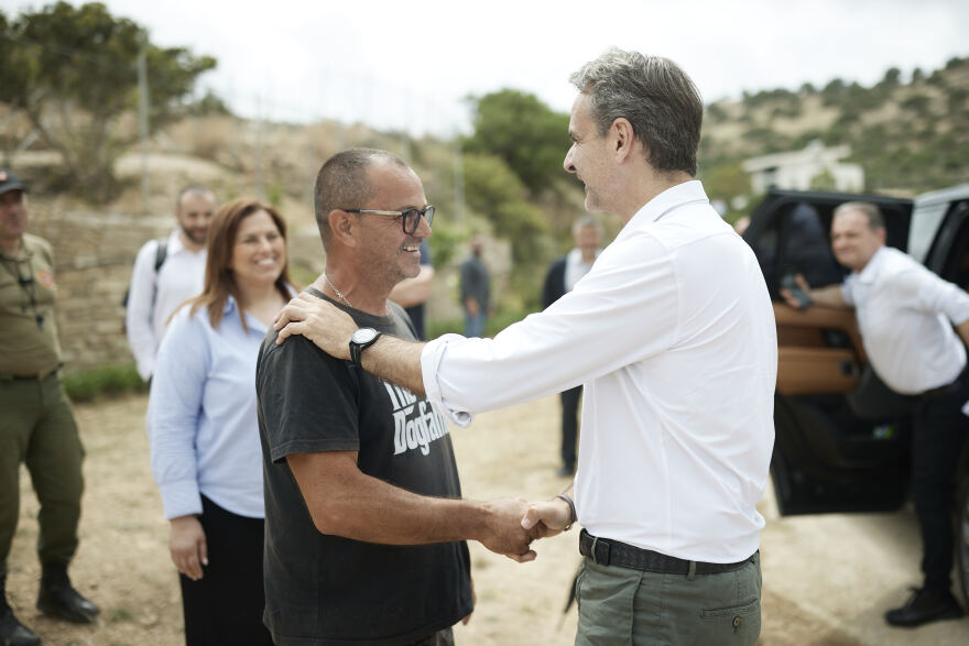 Εκλογές 2023: Το διάσημο καταφύγιο σκύλων «Takis Shelter» της Ιεράπετρας επισκέφθηκε ο Μητσοτάκης