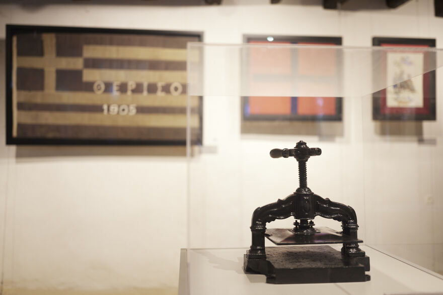 Η μαντινάδα του Μητσοτάκη στο Θέρισο: «Σε τόπο επανάστασης ήρθα να προσκυνήσω» - Δείτε βίντεο