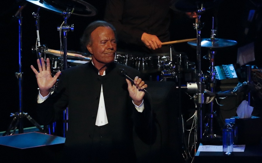 O Χούλιο Ιγκλέσιας είναι σε αναπηρικό αμαξίδιο και δεν θυμάται πλέον τα τραγούδια του