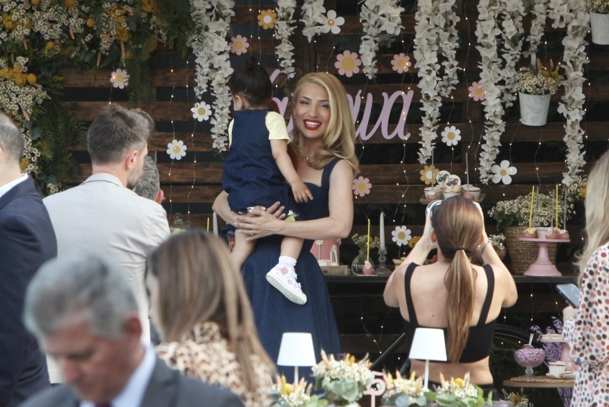 Μαρία Ηλιάκη και Στέλιος Μανουσάκης: Βάφτισαν την κόρη τους - Δείτε φωτογραφίες από το πάρτι