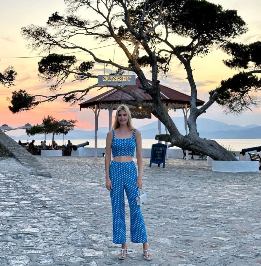 Ιβάνκα Τραμπ: «Σε ευχαριστώ Ελλάδα» λέει και δημοσιεύει φωτογραφίες από την Ύδρα και τους Δελφούς 
