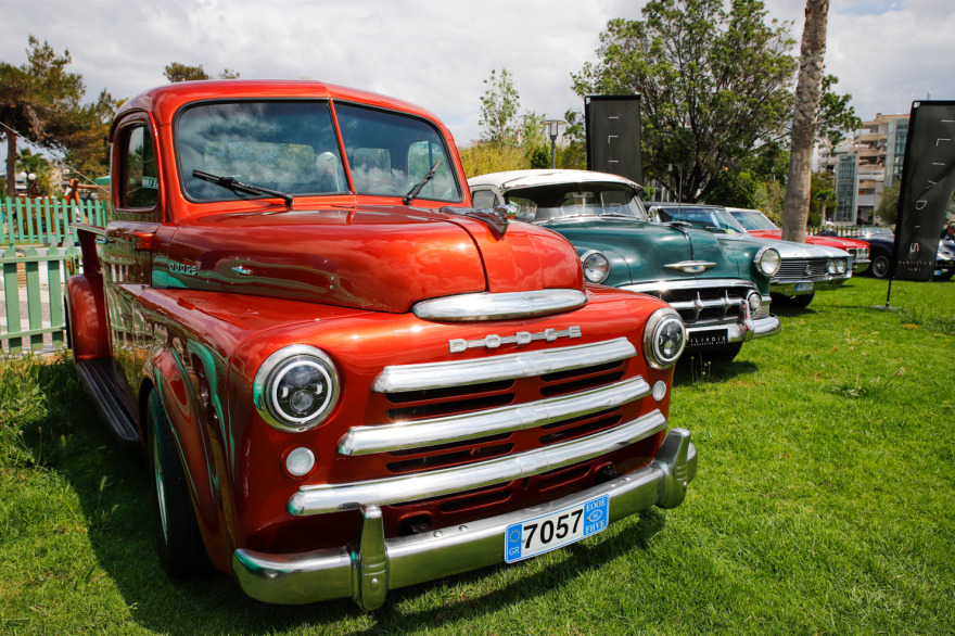 Εντυπωσίασαν διαχρονικά αυτοκίνητα στο Alimos Classic Car Sunday - Δείτε βίντεο και φωτογραφίες