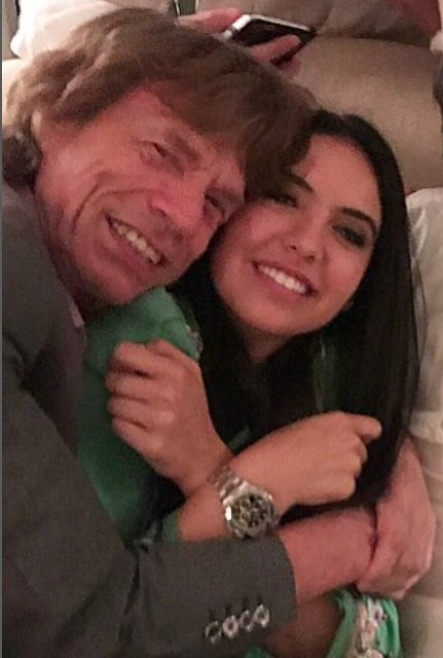 Ποια είναι η 29χρονη Νουρ Αλφαλάχ που είναι έγκυος στο παιδί του Αλ Πατσίνο