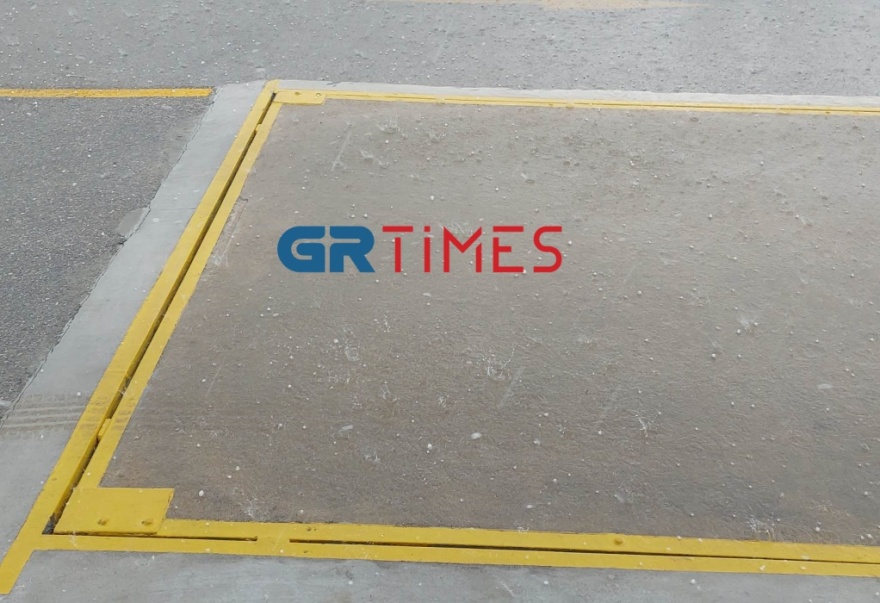 Θεσσαλονίκη: «Ποτάμια» οι δρόμοι μετά την καταιγίδα - Χαλάζι έριξε στη Σίνδο (βίντεο και φωτογραφίες)