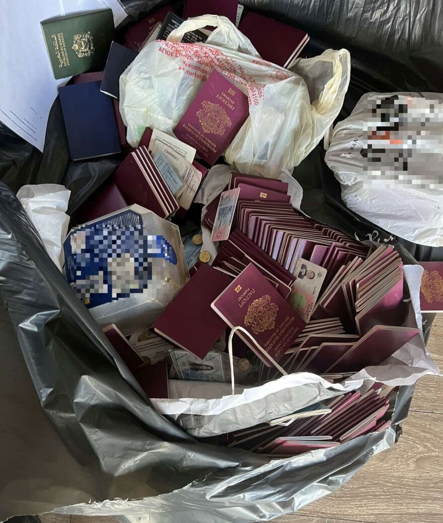 Εξαρθρώθηκε συμμορία που μετέφερε μετανάστες σε χώρες της Ευρώπης με πλαστά έγγραφα - Τρεις συλλήψεις