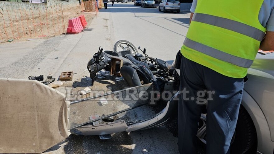 Λαμία: ΙΧ συγκρούστηκε με ντελιβερά - Ο δικυκλιστής μεταφέρθηκε στο νοσοκομείο
