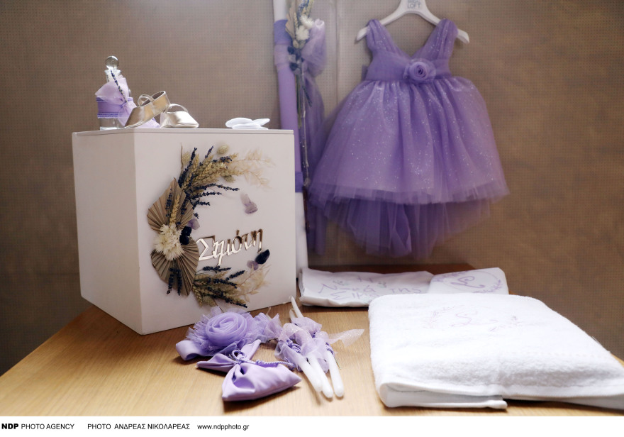 Κώστας Σόμμερ - Βαλεντίνη Παπαδάκη: Βαφτίζουν την κόρη τους - Δείτε φωτογραφίες