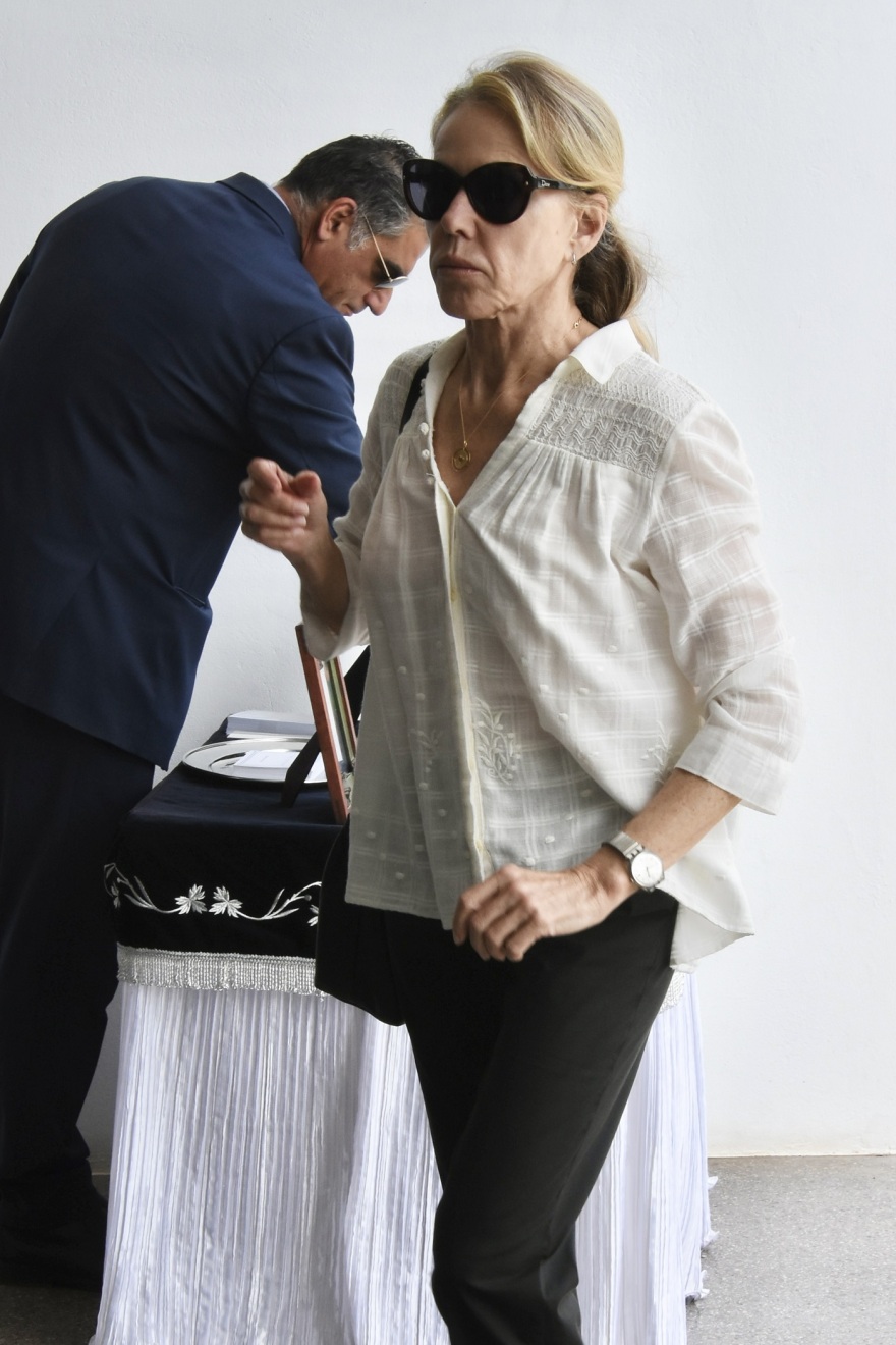 Με το «τελευταίο βράδυ μου» του Καζαντζίδη αποχαιρέτησαν τον Θεόδωρο Πάγκαλο - Δείτε φωτογραφίες 