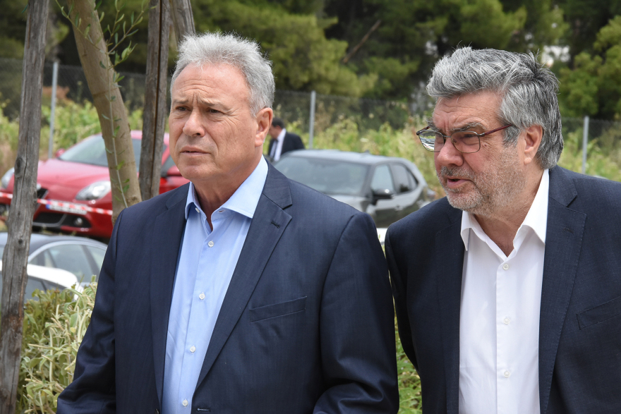 Με το «τελευταίο βράδυ μου» του Καζαντζίδη αποχαιρέτησαν τον Θεόδωρο Πάγκαλο - Δείτε φωτογραφίες 