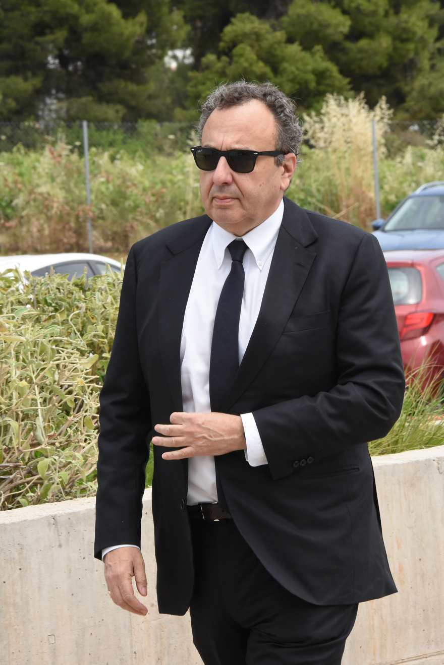 Με το «τελευταίο βράδυ μου» του Καζαντζίδη αποχαιρέτησαν τον Θεόδωρο Πάγκαλο - Δείτε φωτογραφίες 