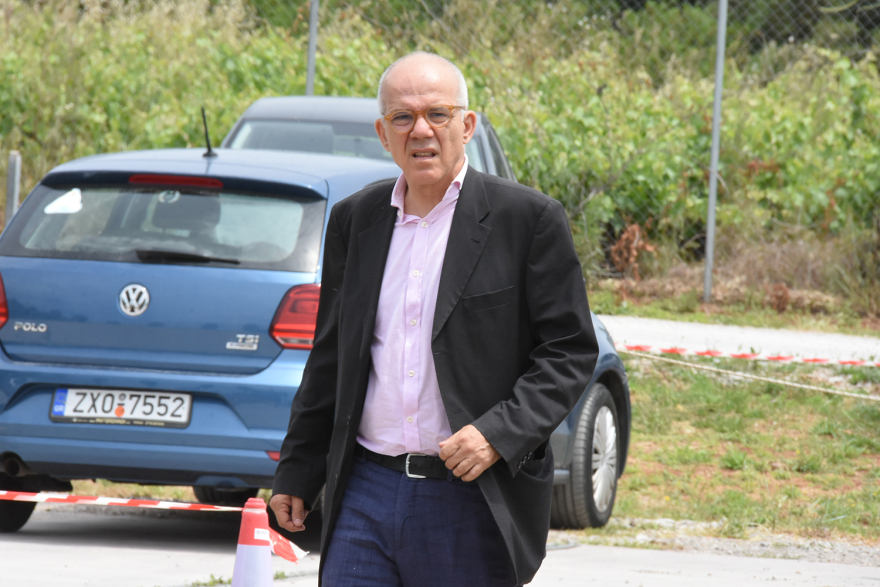 Με το «τελευταίο βράδυ μου» του Καζαντζίδη αποχαιρέτησαν τον Θεόδωρο Πάγκαλο - Δείτε φωτογραφίες 