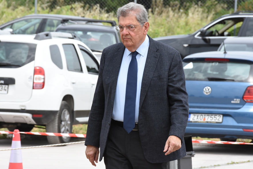 Με το «τελευταίο βράδυ μου» του Καζαντζίδη αποχαιρέτησαν τον Θεόδωρο Πάγκαλο - Δείτε φωτογραφίες 