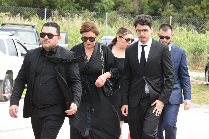 Με το «τελευταίο βράδυ μου» του Καζαντζίδη αποχαιρέτησαν τον Θεόδωρο Πάγκαλο - Δείτε φωτογραφίες 