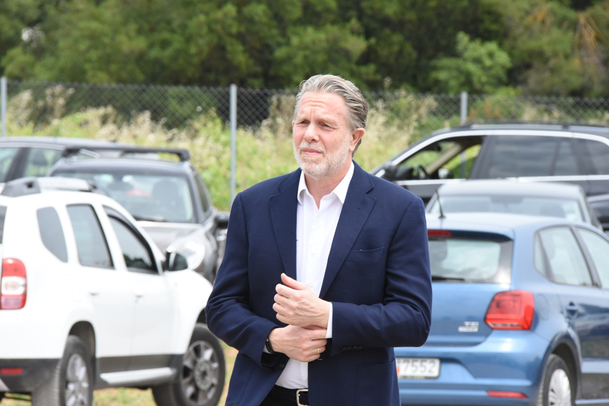 Με το «τελευταίο βράδυ μου» του Καζαντζίδη αποχαιρέτησαν τον Θεόδωρο Πάγκαλο - Δείτε φωτογραφίες 