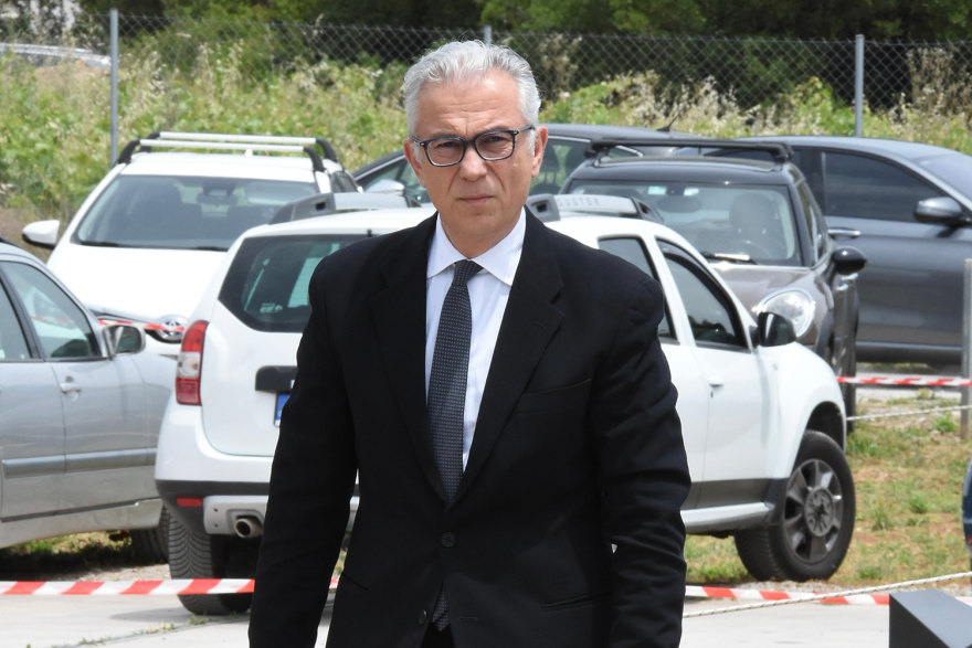 Με το «τελευταίο βράδυ μου» του Καζαντζίδη αποχαιρέτησαν τον Θεόδωρο Πάγκαλο - Δείτε φωτογραφίες 