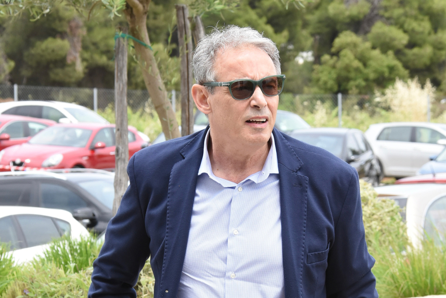 Με το «τελευταίο βράδυ μου» του Καζαντζίδη αποχαιρέτησαν τον Θεόδωρο Πάγκαλο - Δείτε φωτογραφίες 