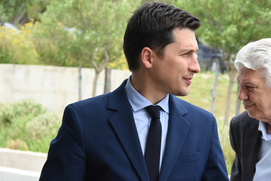 Με το «τελευταίο βράδυ μου» του Καζαντζίδη αποχαιρέτησαν τον Θεόδωρο Πάγκαλο - Δείτε φωτογραφίες 