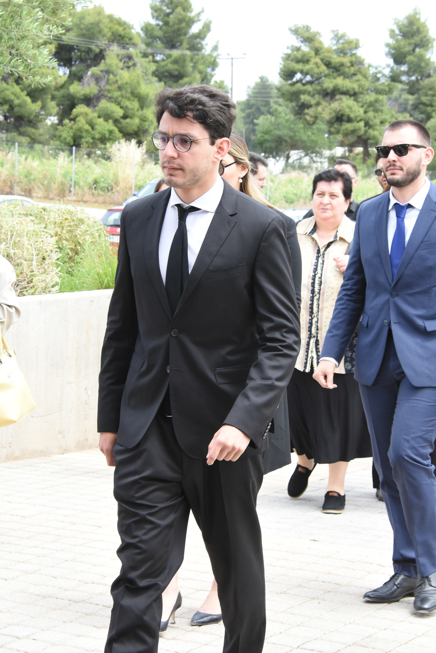 Με το «τελευταίο βράδυ μου» του Καζαντζίδη αποχαιρέτησαν τον Θεόδωρο Πάγκαλο - Δείτε φωτογραφίες 