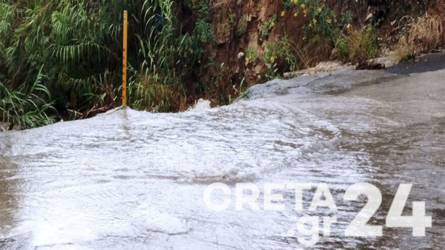 Καιρός - Κακοκαιρία: Γέμισαν νερά οι δρόμοι στο Ηράκλειο της Κρήτης