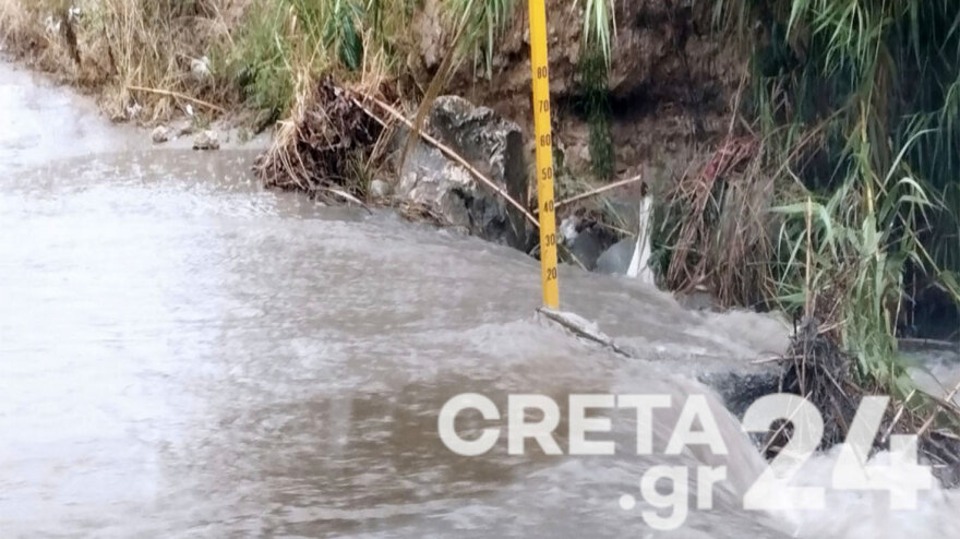 Καιρός - Κακοκαιρία: Γέμισαν νερά οι δρόμοι στο Ηράκλειο της Κρήτης