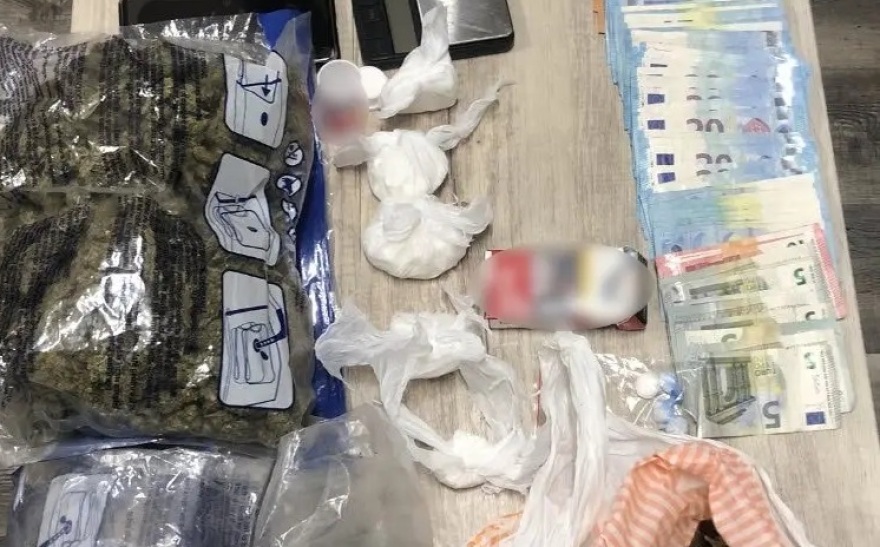 Εξαρθρώθηκε σπείρα που διακινούσε ναρκωτικά στον Πειραιά - Συνελήφθησαν πέντε άτομα