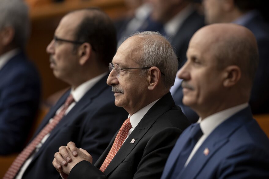 Ορκίστηκαν και οι 600 βουλευτές της τουρκικής Εθνοσυνέλευσης ενώπιον του Ερντογάν - Δείτε βίντεο