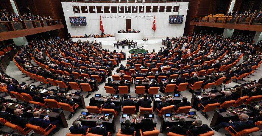 Ορκίστηκαν και οι 600 βουλευτές της τουρκικής Εθνοσυνέλευσης ενώπιον του Ερντογάν - Δείτε βίντεο