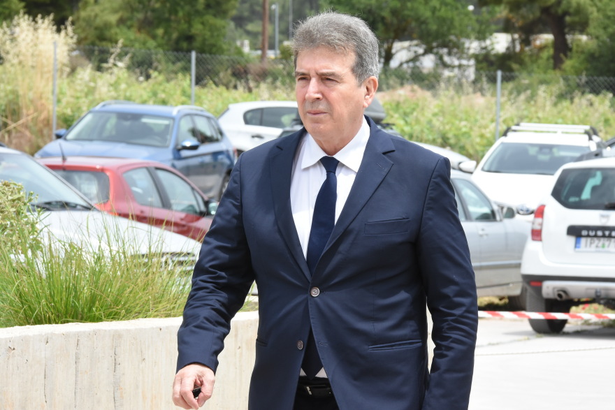 Με το «τελευταίο βράδυ μου» του Καζαντζίδη αποχαιρέτησαν τον Θεόδωρο Πάγκαλο - Δείτε φωτογραφίες 