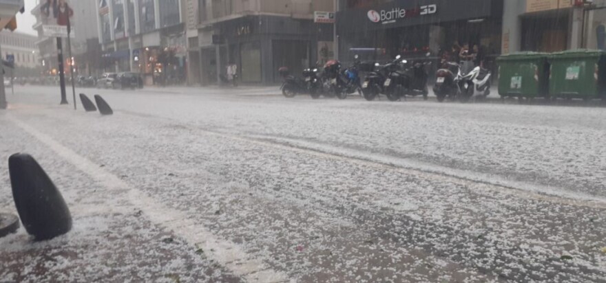 Καιρός: Η κακοκαιρία έπληξε τα Ιωάννινα με χαλάζι και σφοδρές καταιγίδες -  (βίντεο + φωτογραφίες)