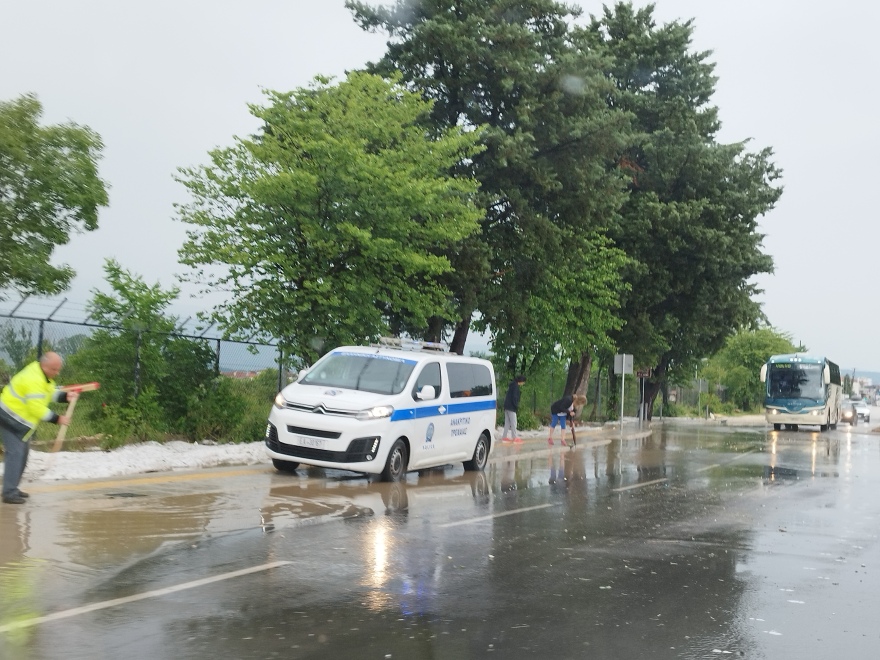 Καιρός: Η κακοκαιρία έπληξε τα Ιωάννινα με χαλάζι και σφοδρές καταιγίδες -  (βίντεο + φωτογραφίες)