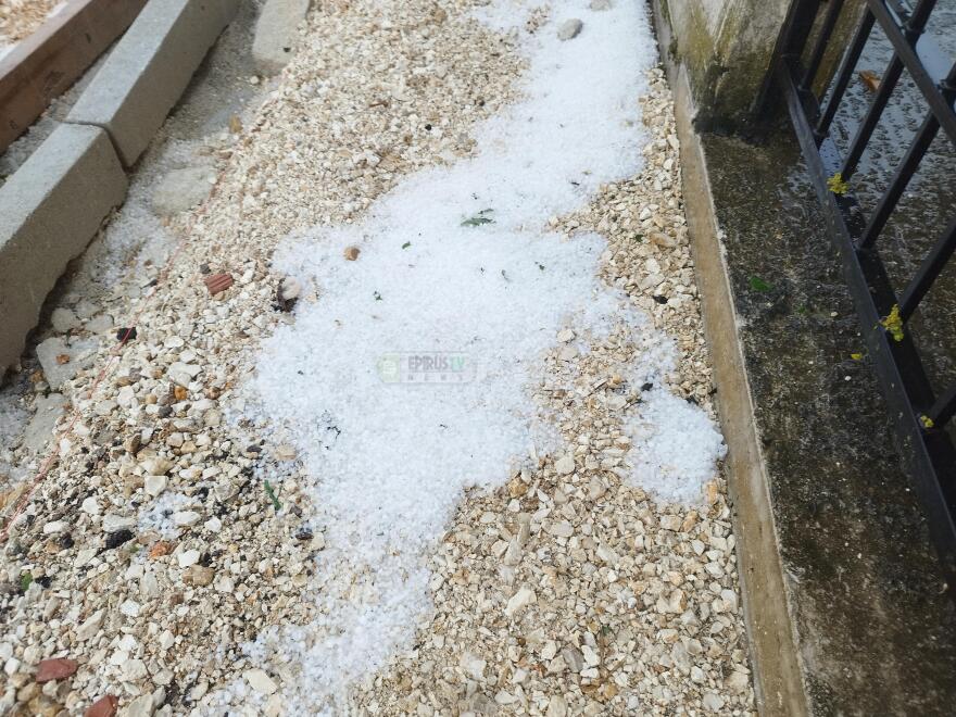 Καιρός: Η κακοκαιρία έπληξε τα Ιωάννινα με χαλάζι και σφοδρές καταιγίδες -  (βίντεο + φωτογραφίες)