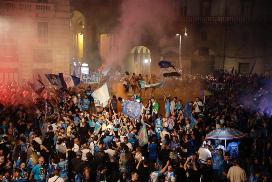 Serie A - Νάπολι: «Γκρεμίστηκε» το «Ντιέγκο Μαραντόνα» στην απονομή των Ναπολιτάνων!