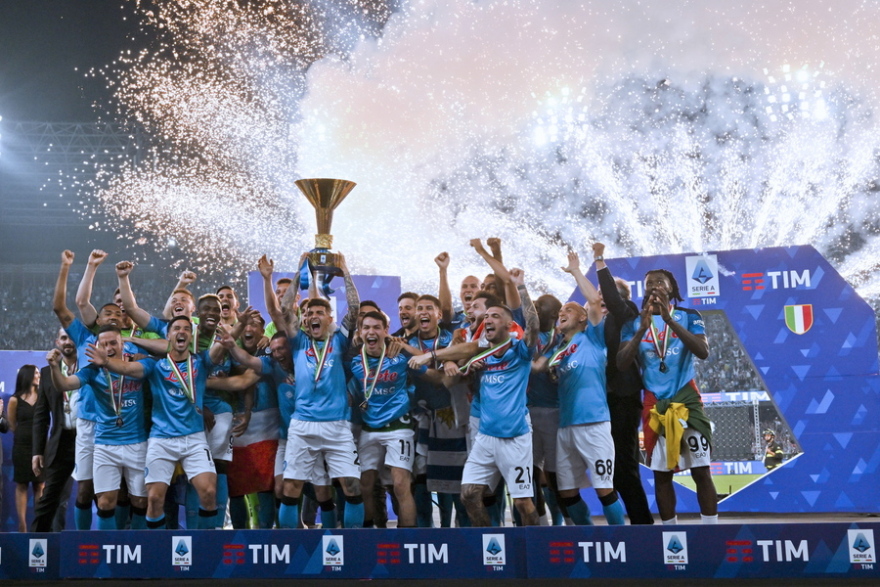 Serie A - Νάπολι: «Γκρεμίστηκε» το «Ντιέγκο Μαραντόνα» στην απονομή των Ναπολιτάνων!