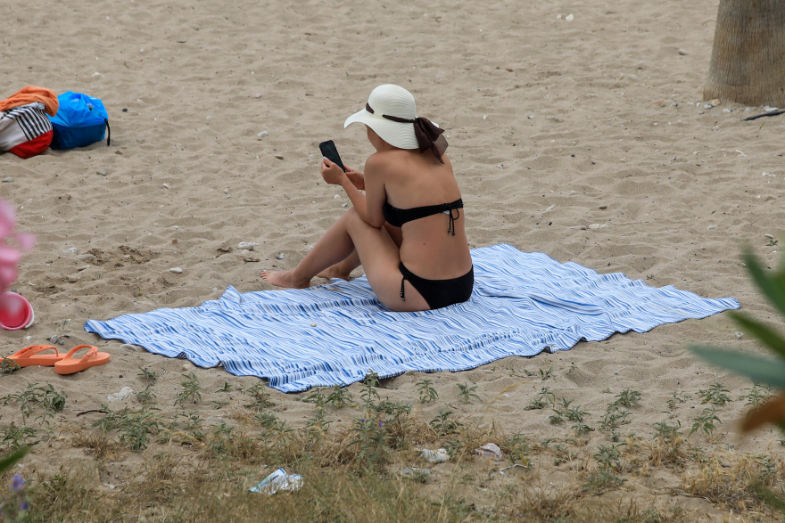 Καιρός: Στις παραλίες της Αττικής ξεχύθηκαν όσοι δεν έφυγαν για το τριήμερο - 30άρια και αύριο 