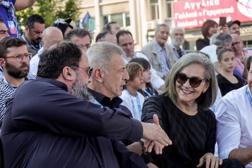 Μαρινάκης: Παρακολούθησε τον Τεντόγλου στο Piraeus Street Long Jump μαζί με Μώραλη και Σακοράφα