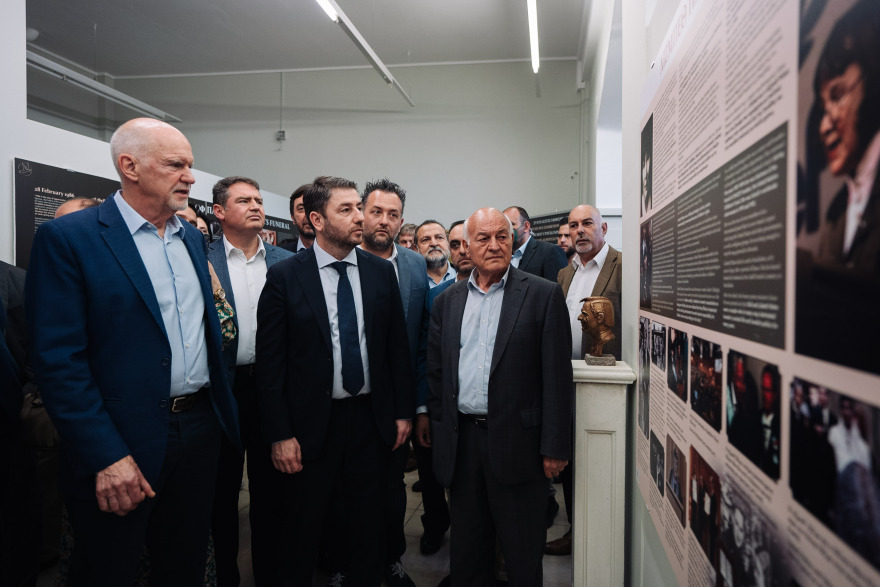 Ηράκλειο: Ανδρουλάκης, Παπανδρέου και Πάλμε στα εγκαίνια του μουσείου «Ούλοφ Πάλμε» στο Μοχό (φωτογραφίες)