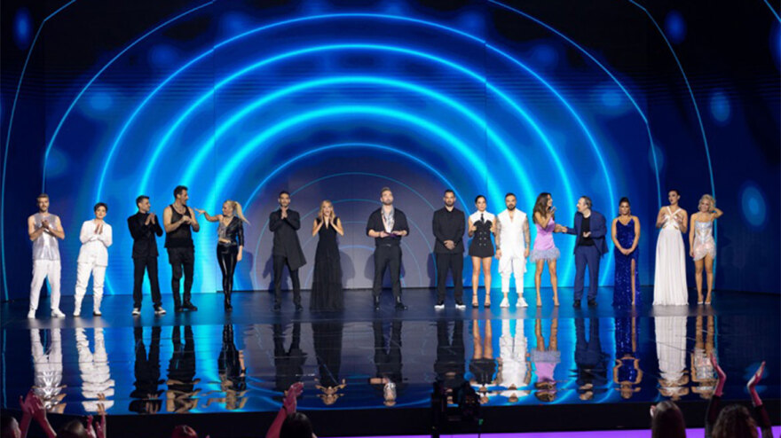 Οι εκπλήξεις του Νίκου Κοκλώνη στο J2US: Η είσοδος της Καλομοίρας, τα γενέθλια Παπαμιχαήλ, το πάρτι στο backstage και η ανατροπή 