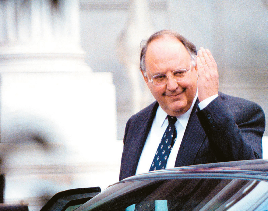 Ξαναγεννιέται... Πάγκαλος; Το story της ζωής του 